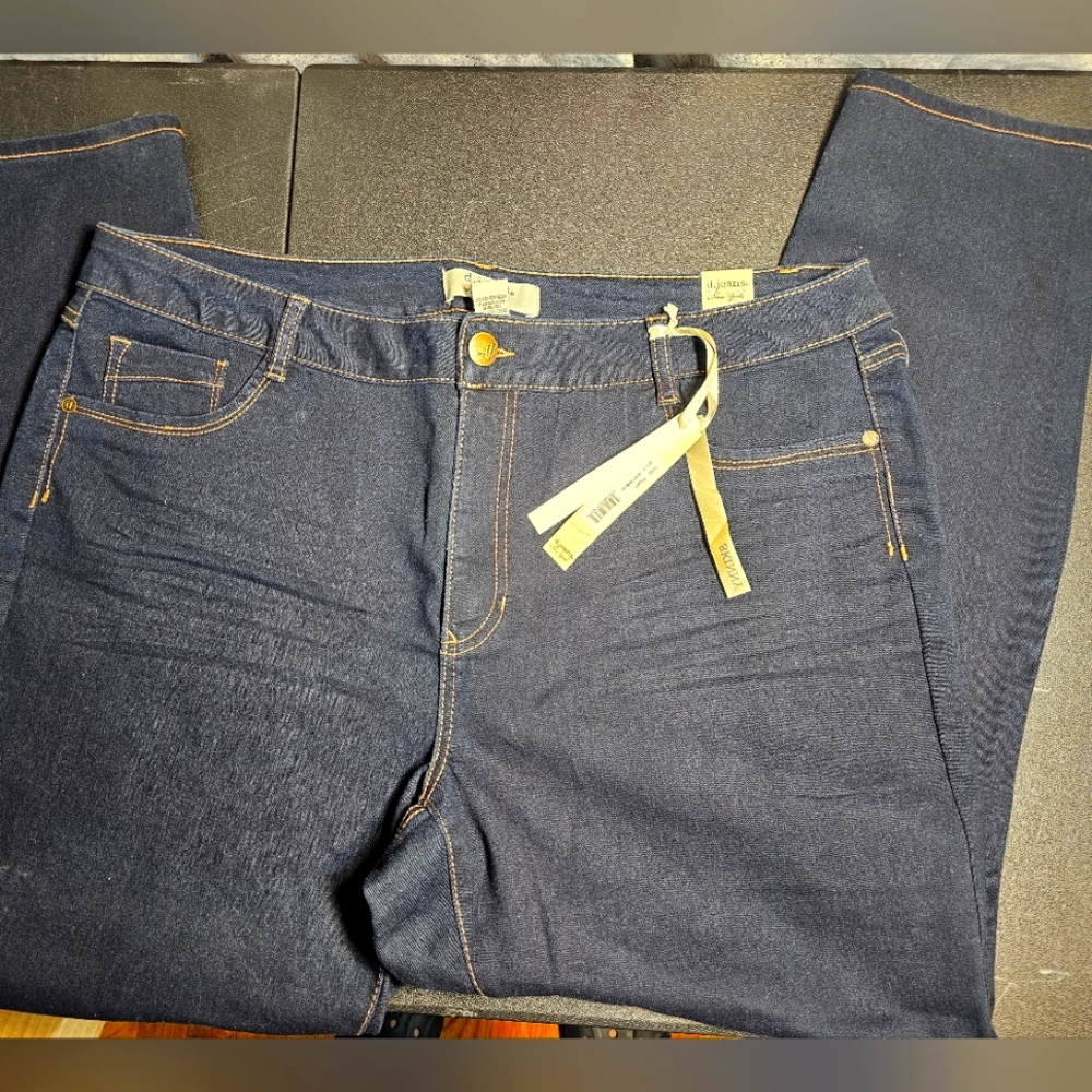NWT- Womens Plus Size D.Jeans Skinny Dark Wash stretch jeans